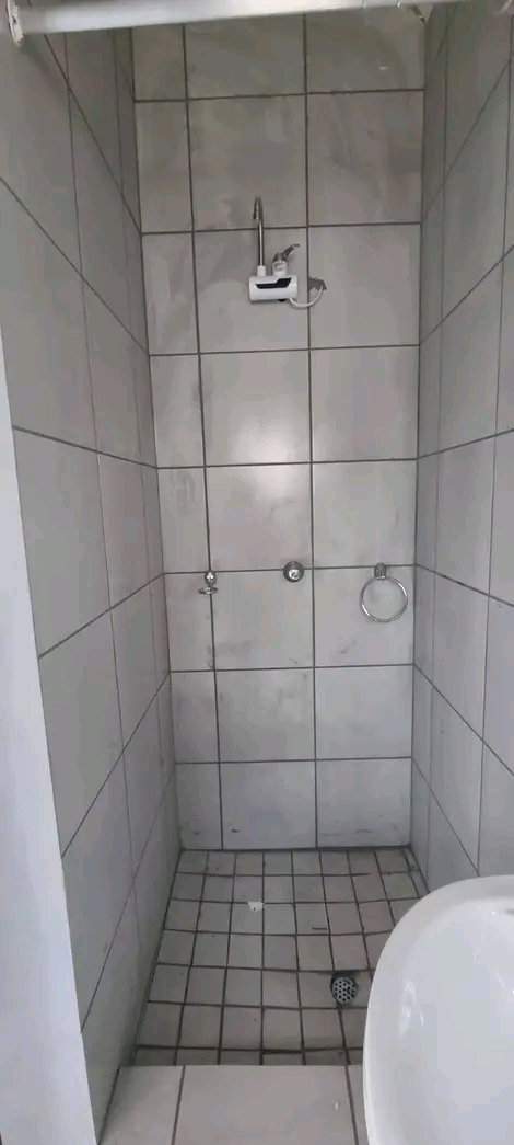 Greetings bachelor s rooms available for mont  in Clayville