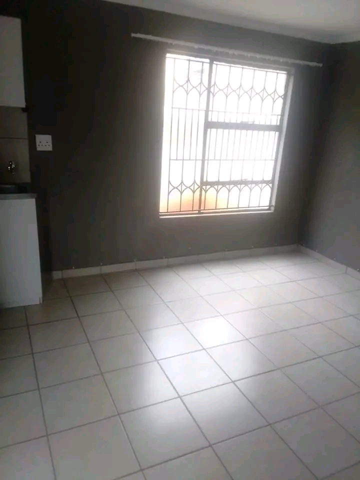 Bachelor flat available for rental in mailula  in Vosloorus