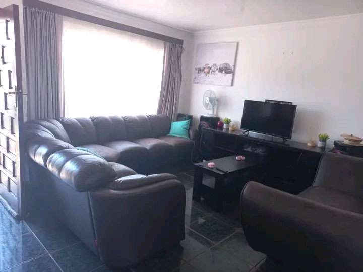 House to rent, available immediately

are:   in Vosloorus