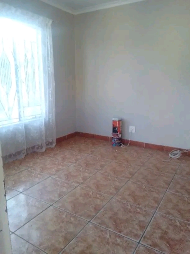 2 bedroom house -with 2 outside rooms -to ren  in Allandale