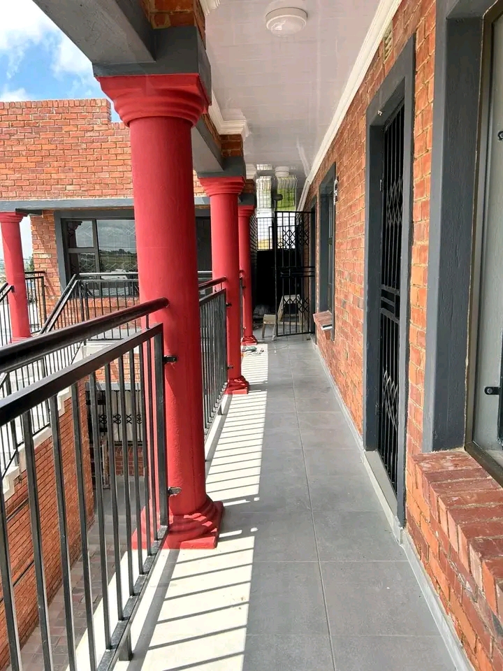 Bachelor available for rent 🏠  centurion e  in Olievenhoutbosch