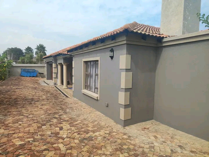 📍rental 4 bedroom house available 
1 may   in Birchleigh