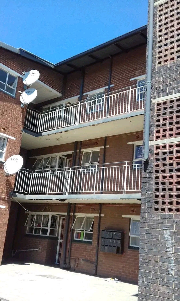 Flat to let next to turfontein and rosettenvi  in Haddon