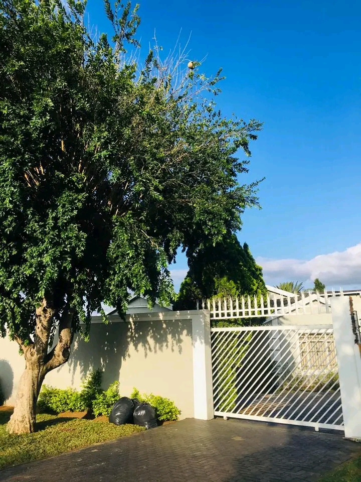 Beautiful modern 3 bed house for rent on a sh  in Elandspark
