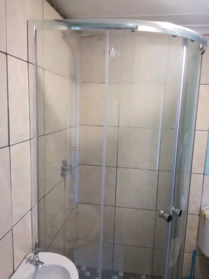 Double room available in zone 5 corner schrad  in Meadowlands
