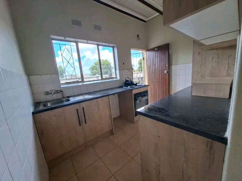 Jhb cbd 
vale court 
2nd floor newly renova  in Betrams