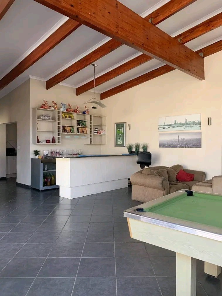 A neat and cosy 1 bed 1 bath apartment is ava  in Northriding