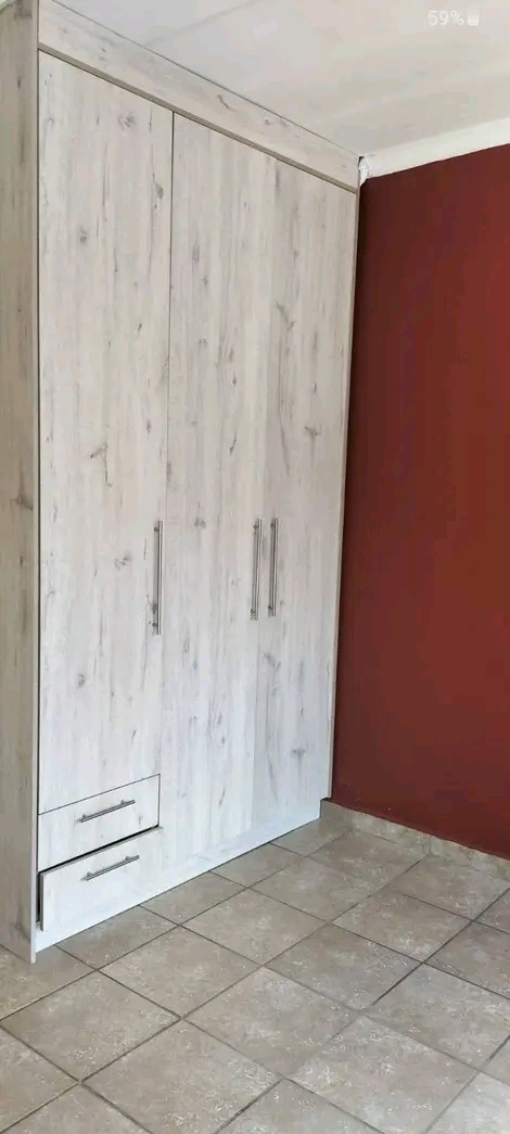 Bachelor  comes with kitchen cupboards with s  in Birch Acres