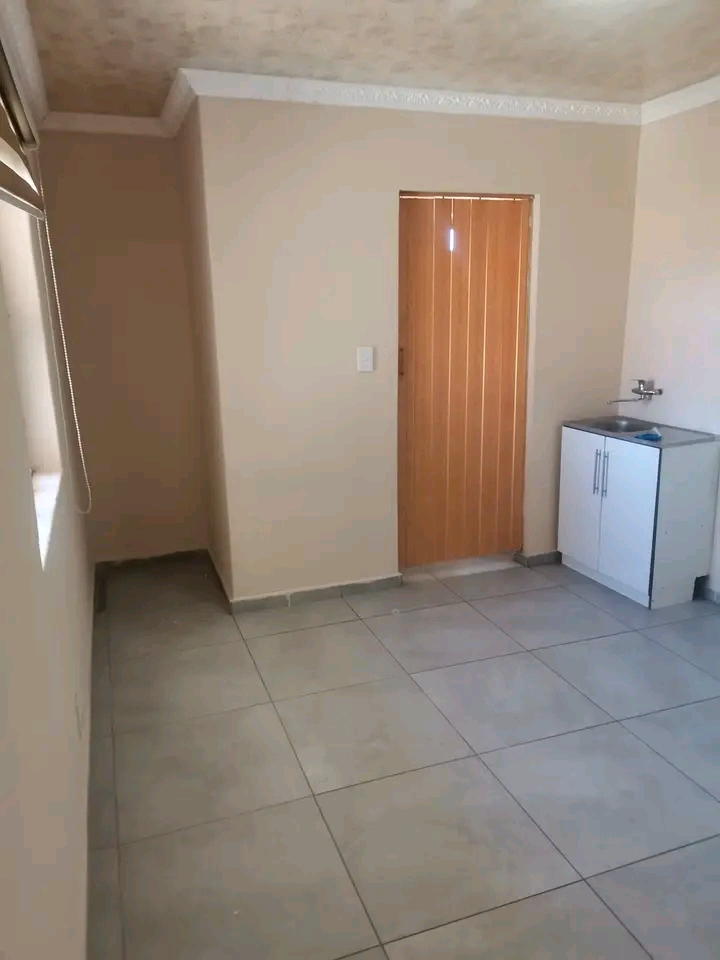 Ensuite available in ext 2 not far from casba  in Protea Glen