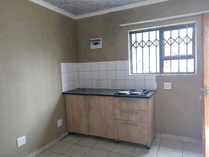 Room available 3friedman street parking free   in Kempton Park