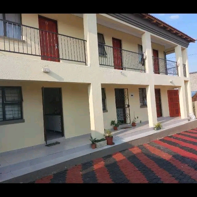 Bachelor room available immediately in ext 36  in Olievenhoutbosch