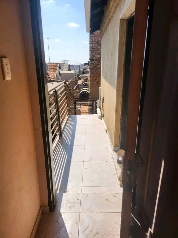 Teanong(near swazi inn) bachelor room availab  in Tembisa