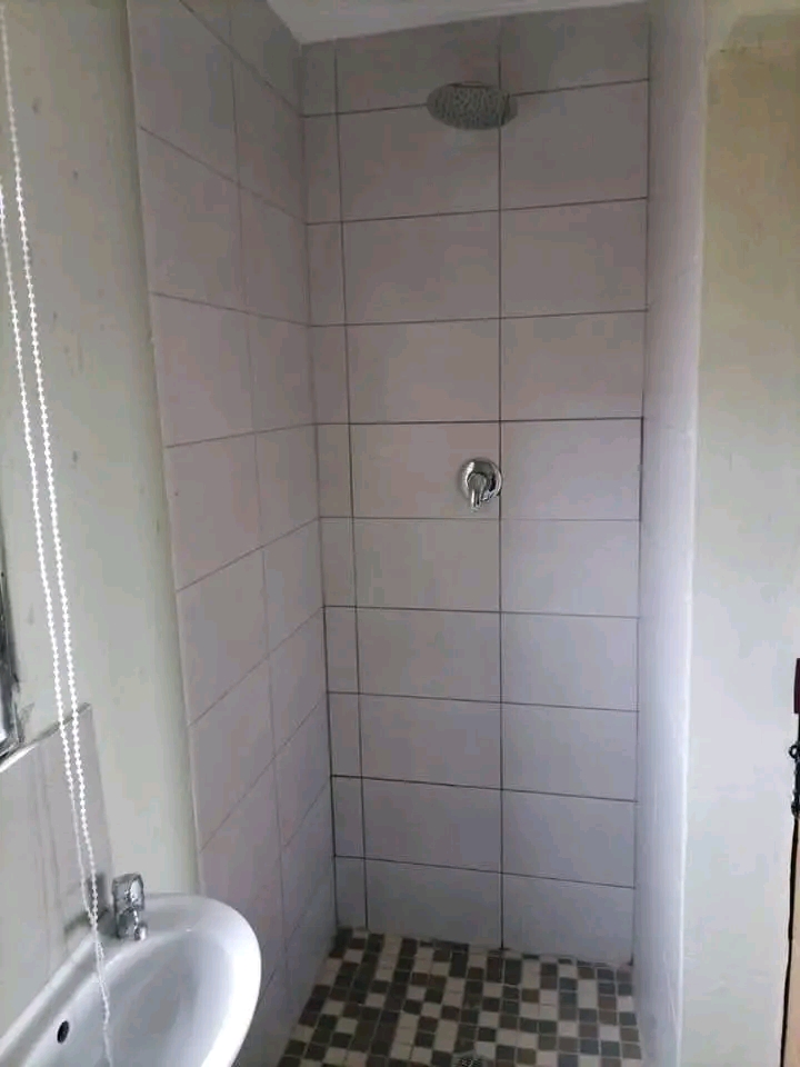 Bachelor available to rent at ext 14
availab  in Vosloorus