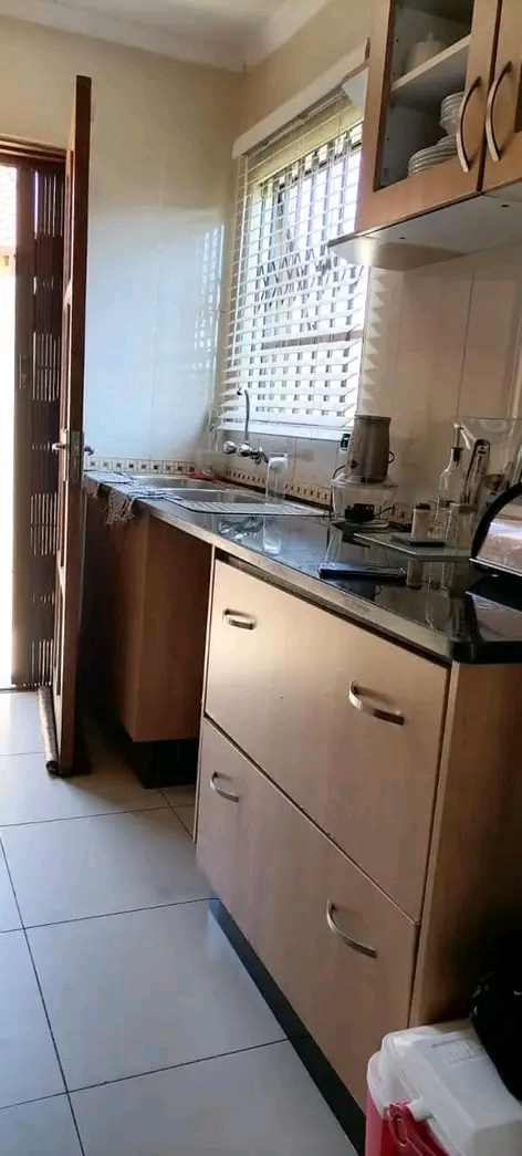 2 bedroomed house available to rent
fitted k  in Dawn Park