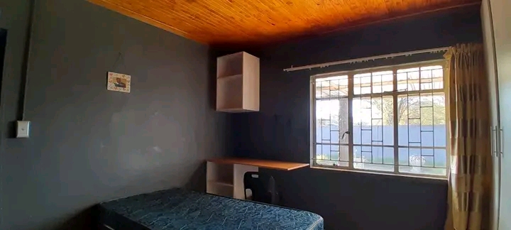 Room to rent in ce2 r2800

neat and spaciou  in Vanderbijlpark