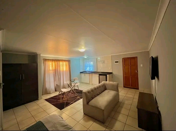 Beautiful and very big fully furnished bachel  in Midrand