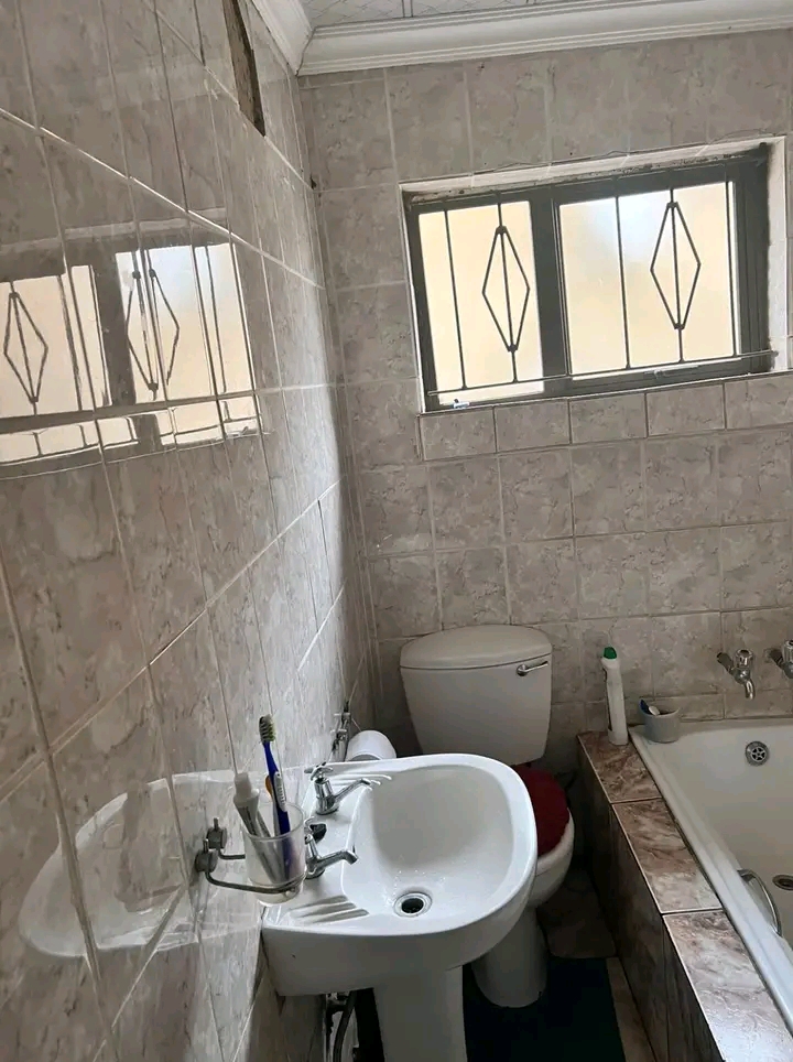3bedrooms house to rent @maphanga near esbhed  in Katlehong