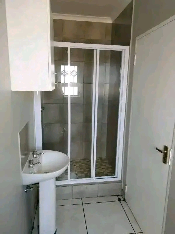 Modern spacious cottage available 1 august in  in Clayville