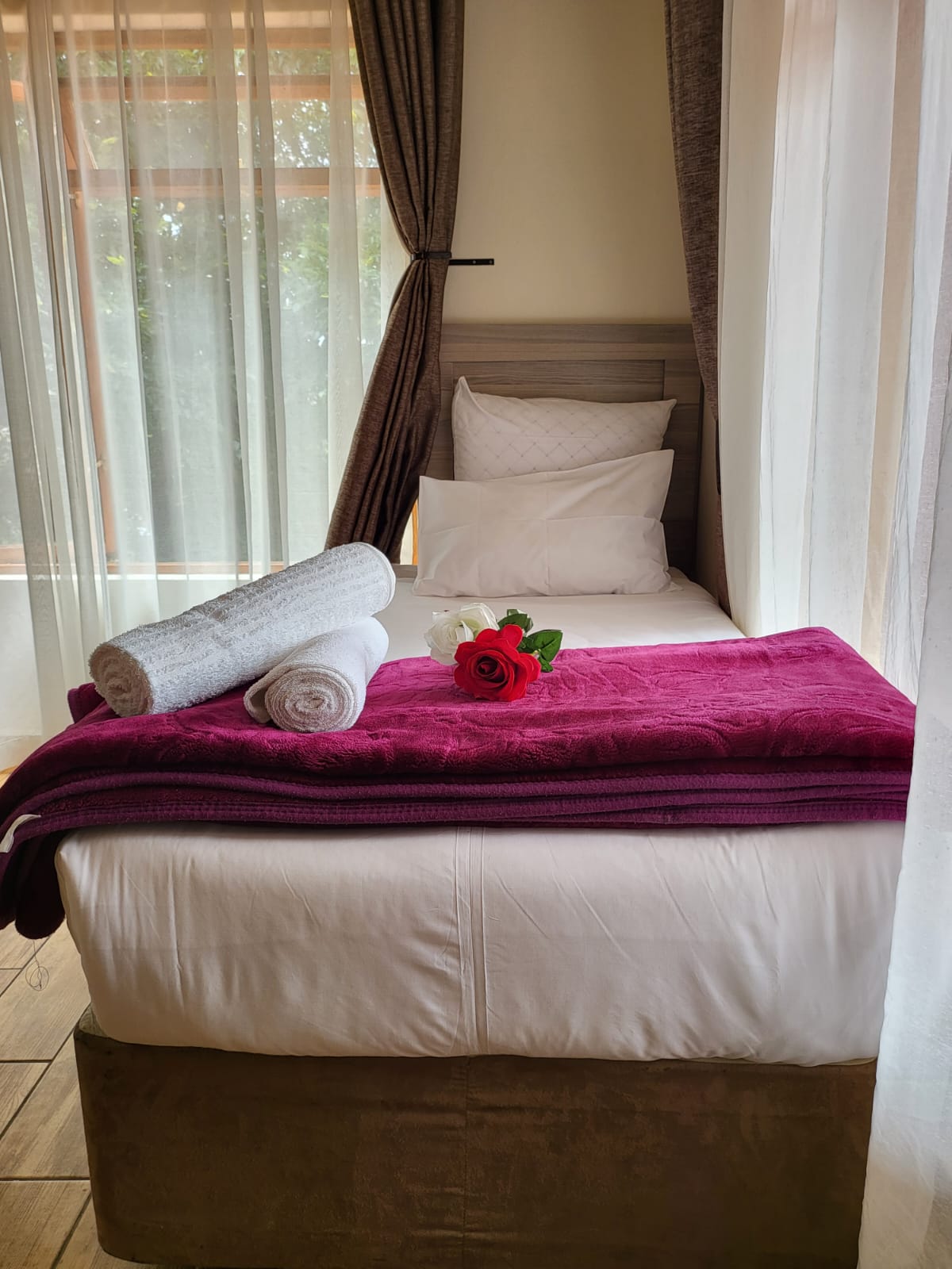  long term

50 galena offers comfortably fu  in roodepoort
