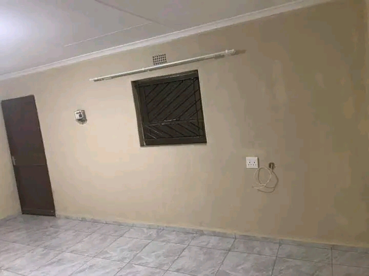 A bachelor s huge room at maokeng ext for ren  in Maokeng