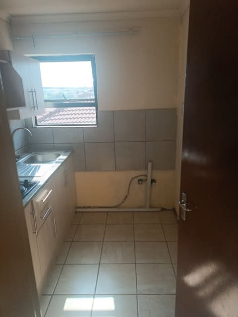 Room available for occupation in ext 27  on i  in Clayville