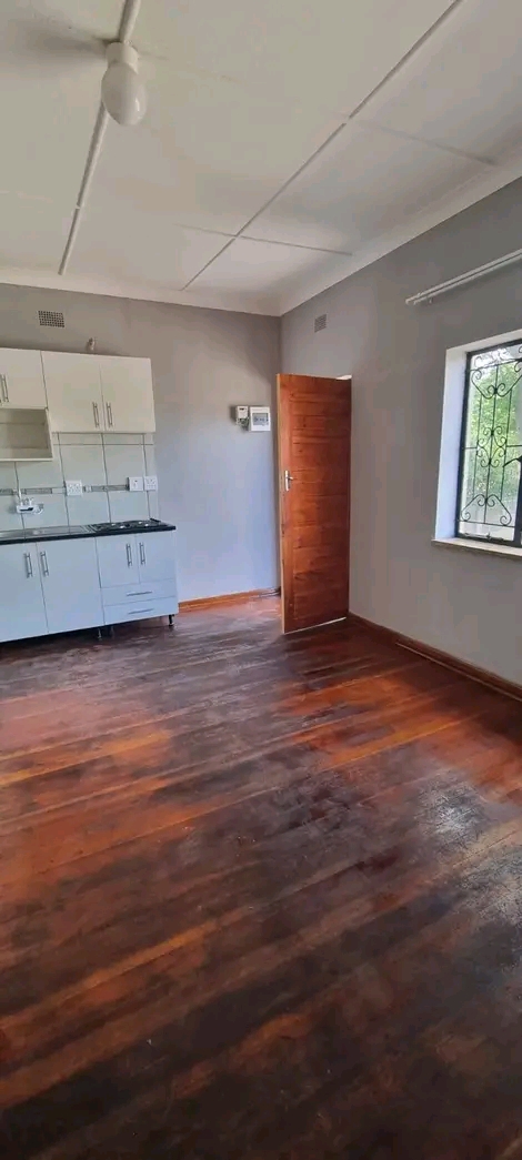 Greetings bachelor s rooms available for mont  in Clayville