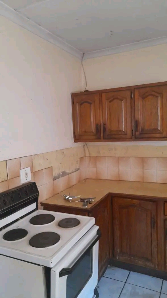 2 bedroom house available in roets drive afte  in Vosloorus