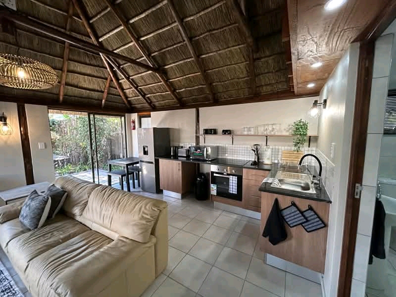 🌿 thatch garden cottage for rent – brand  in Benoni