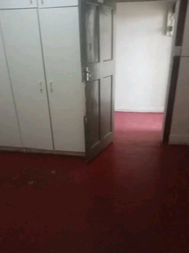 Inside room to rent 1900 38 evans street  inc  in Forest hill