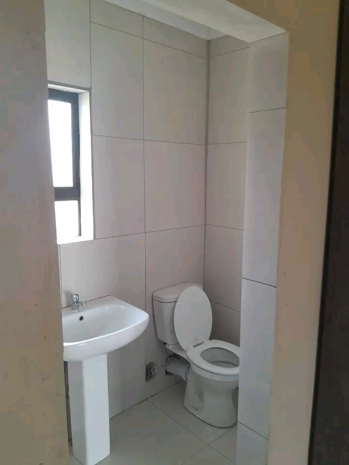 Spacious bachelor apartment with a fitted kit  in Kempton Park