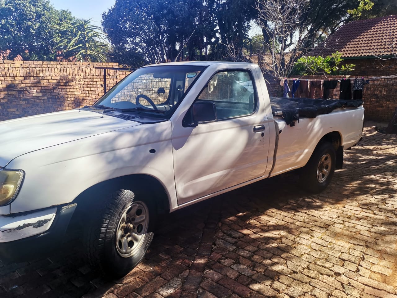  nissan hard body white for sale 0728449331 e  in Johannesburg