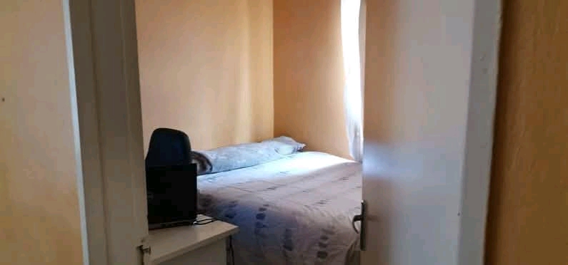 This   spacious beautiful apartment is locate  in Fleurhof