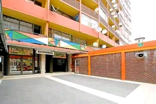 Hello ,, medium bedroom with balcony in  matr  in Hillbrow