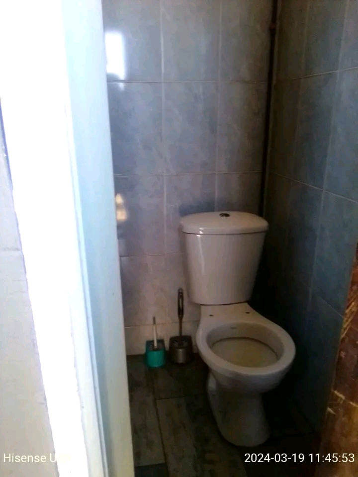 Room to rent in ext 13 (soweto). rent r800 ou  in Protea Glen
