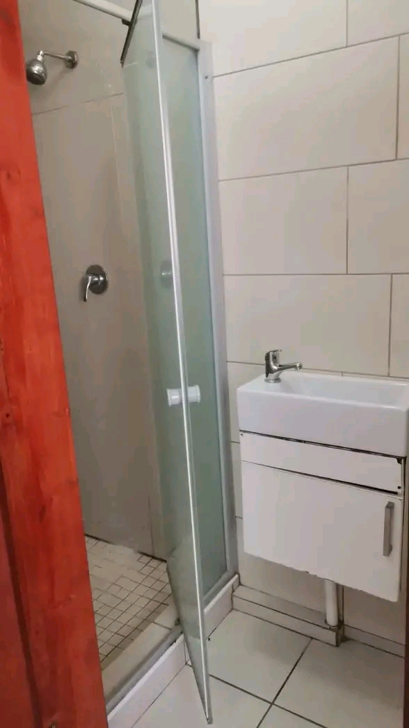 Cottage to rent property features:
kitchen w  in Brackendowns