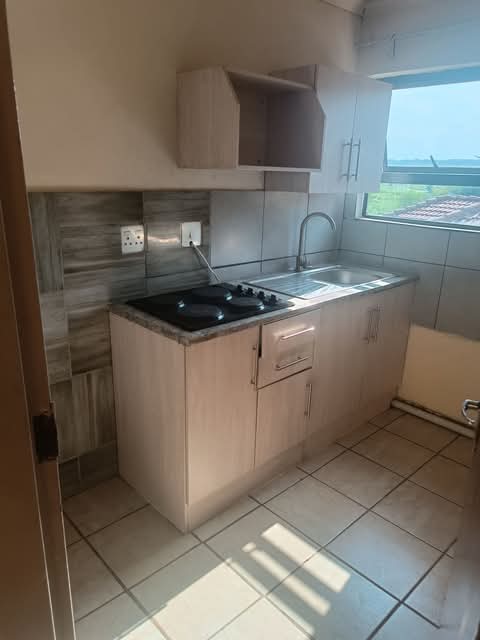 Room available for occupation in ext 27  on i  in Clayville