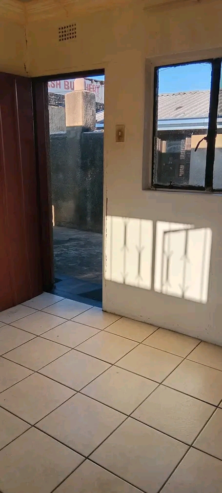 Room near municipal and ikhwezi station rent   in Zondi