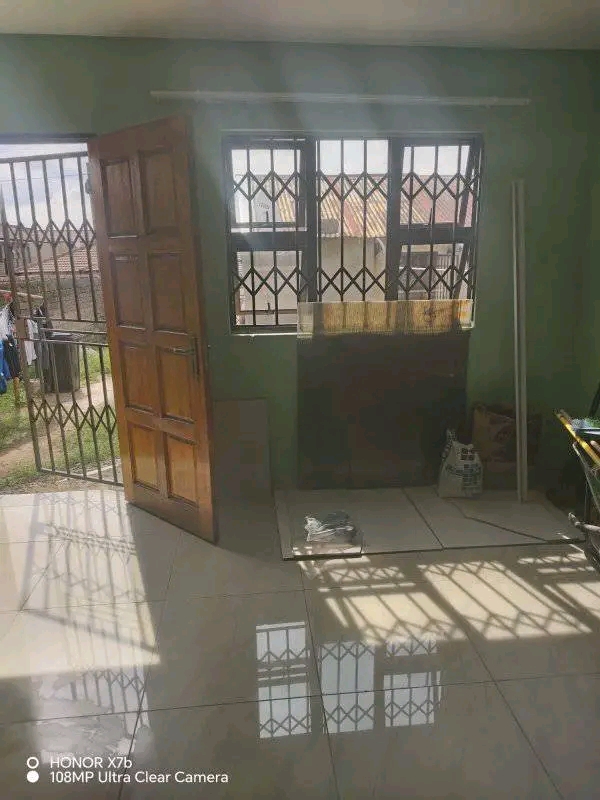Ensuite available at orlando east near stadiu  in Orlando East