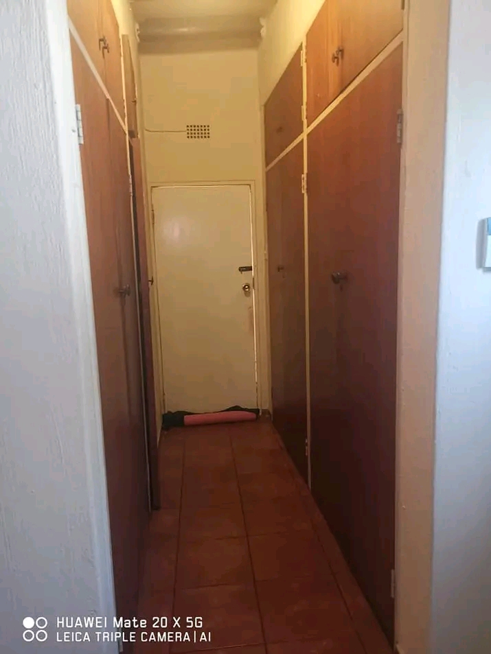 1 bed cottage available 
rent is r4950 depos  in Randpark Ridge