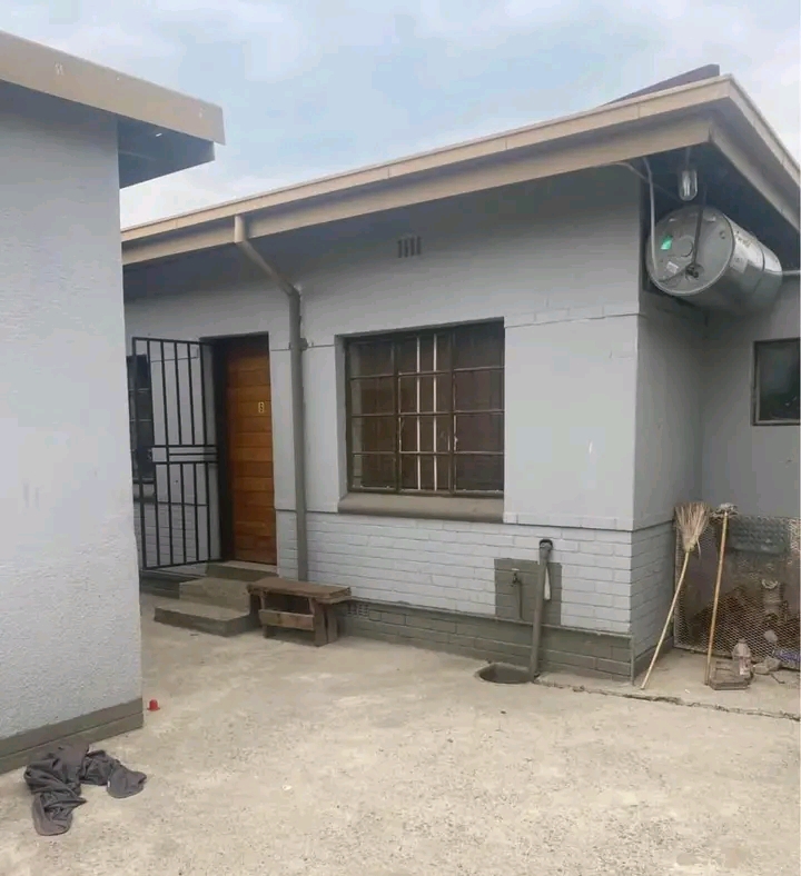 Room available only r1700
their’s furnitur  in Cosmo City