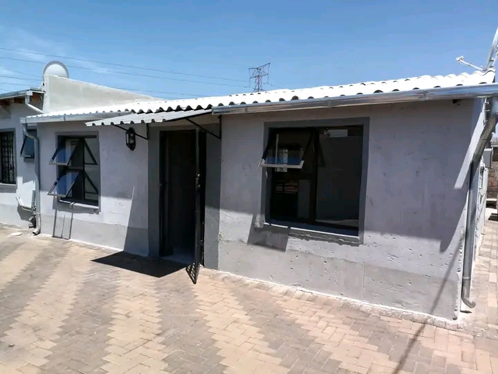Rental next to new eyethu mall and taxis mofo  in Mofolo