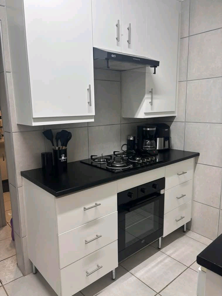 Available immediately: spacious 2-bedroom sta  in Centurion