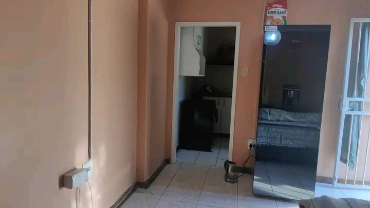 1 bed room 
toilet 🚽
kitchen
electricit  in Fleurhof