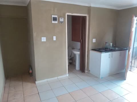 Spacious bachelor flat for rent in ext 6, pap  in Eastfield