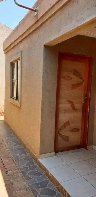 Room with outside toilet and shower and built  in Protea Glen