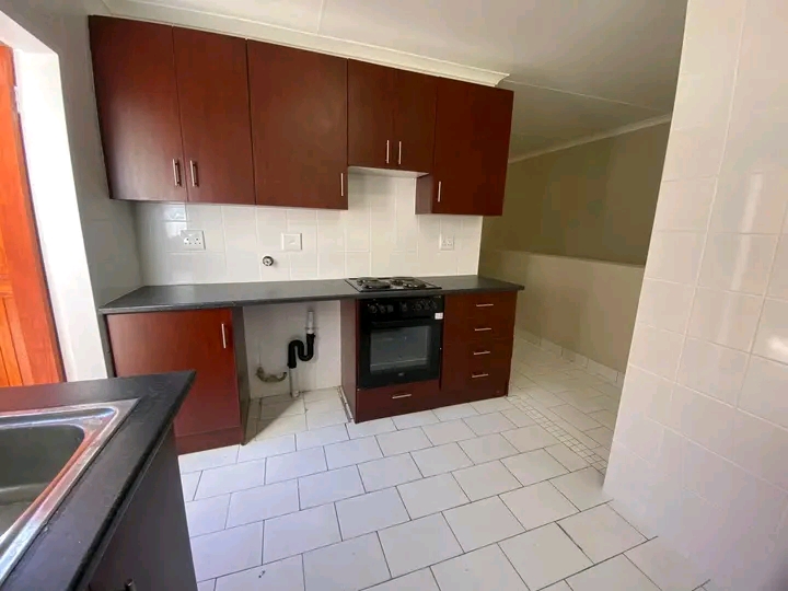 Newly renovated 2 bedroom dublex available fo  in Lyndhurst
