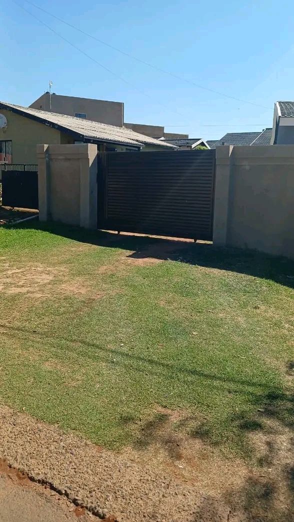 - 2 bedroom house available to rental at zone  in Pimville