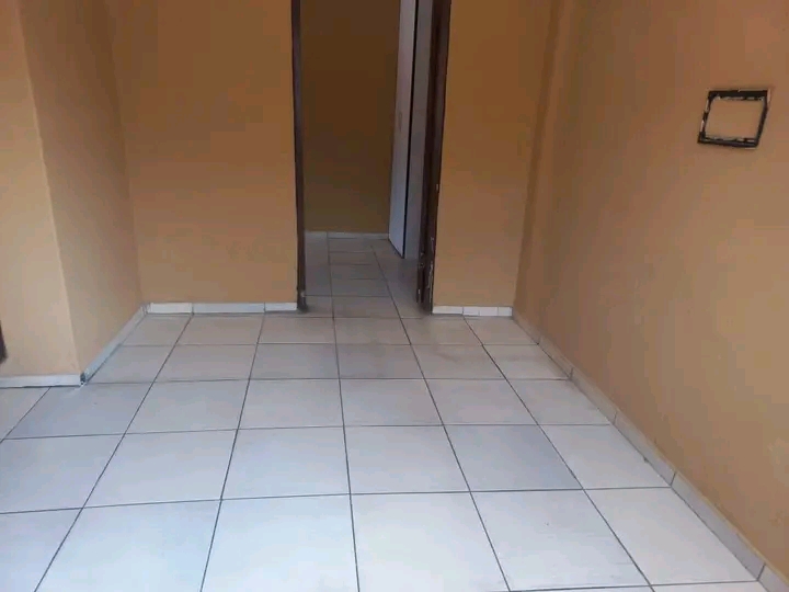 Neat and spacious one bedroom cottage availab  in The Hill