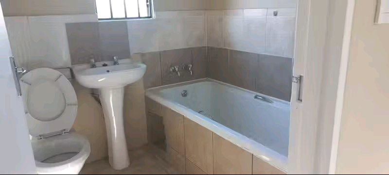 House to let ext 35 available from the 1st of  in Riverside View