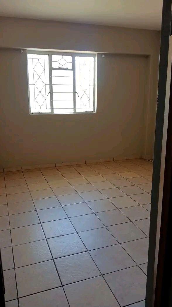 Flats and rooms available at  turf centre 82   in Turffontein